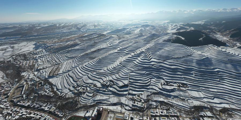 Terraços cobertos de neve em Gansu