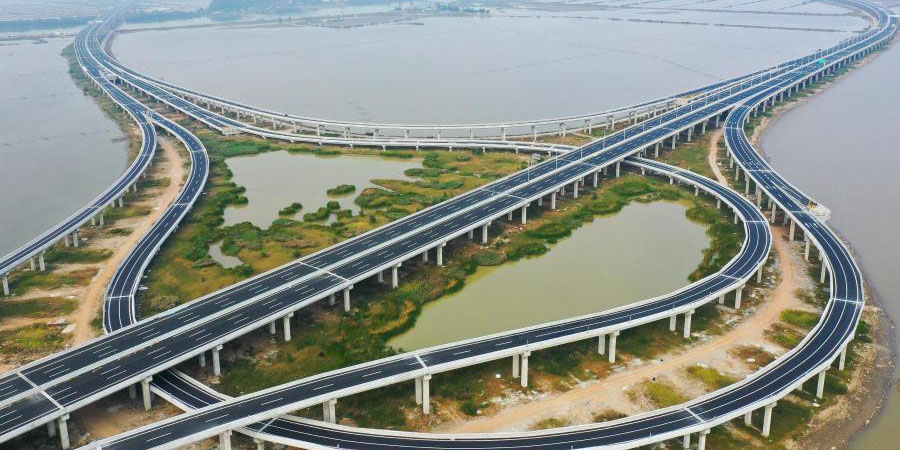Seguem em andamento as obras da rodovia do Porto de Hezhou-Gaolan no sul da China