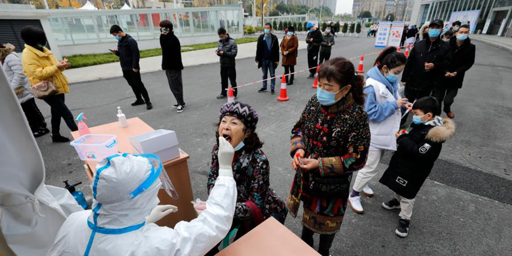 Cidade chinesa de Chengdu realiza testes de COVID-19 em toda a população