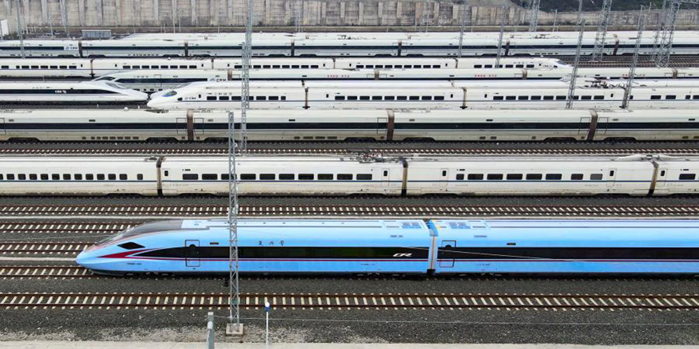 Novo modelo de trem-bala Fuxing parte de Guiyang para Liupanshui