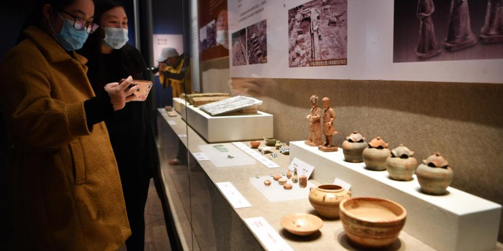 Fotos: relíquias culturais exibidas em exposição no Museu de Hainan