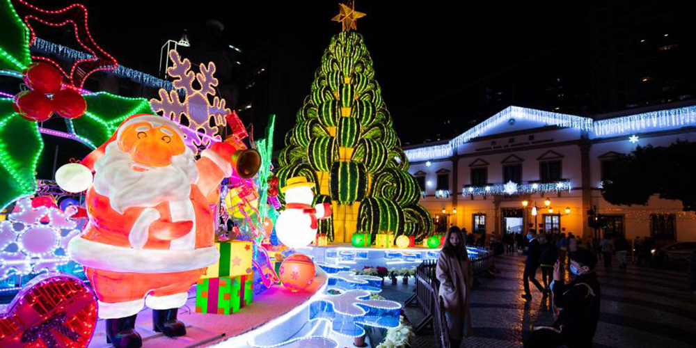 Decoração natalina ilumina praças e pontos turísticos em Macau