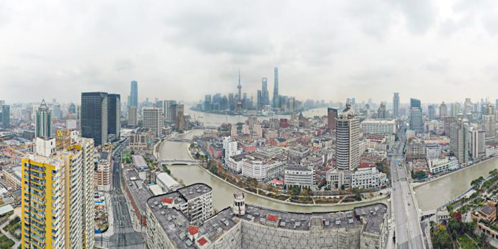 Vista ao longo do rio Suzhou em Shanghai