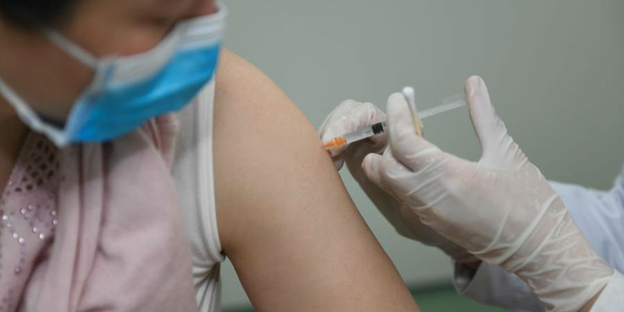 Cidade chinesa de Nanjing inicia vacinação em massa contra COVID-19