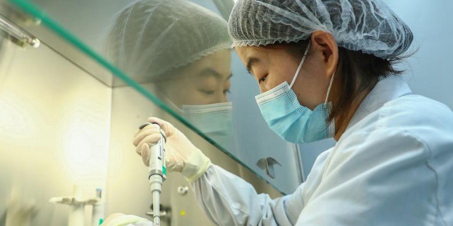 Vacina da Sinovac contra COVID-19 obtém aprovação condicional na China