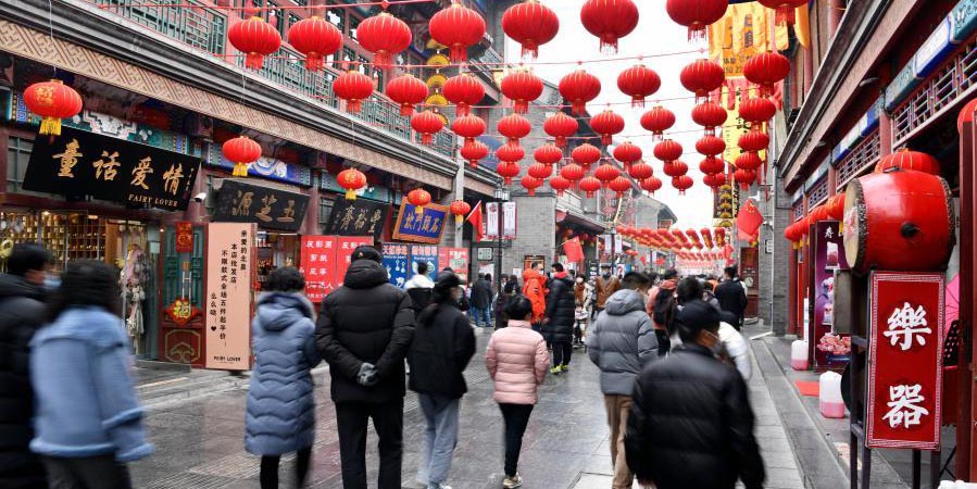 Pessoas aproveitam o feriado da Festa da Primavera ao redor da China