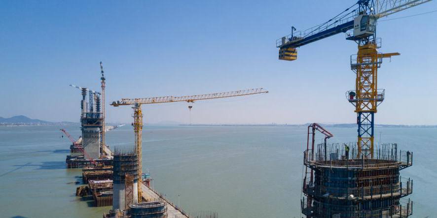 Seguem em andamento as obras da ponte marítima da Baía de Meizhou da ferrovia de alta velocidade Fuzhou-Xiamen