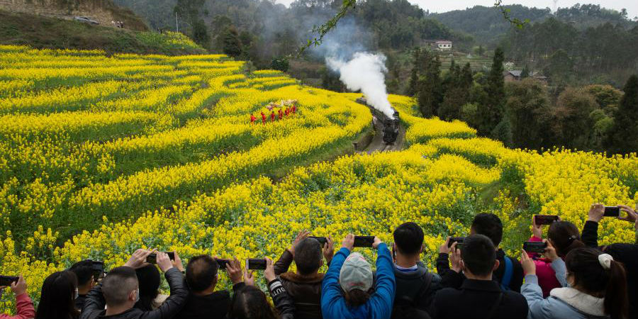 Passeio de Maria Fumaça em Sichuan trazem reminiscências do passado