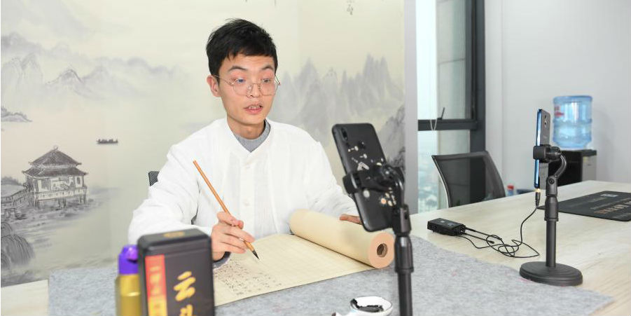 Cidade de Huzhou fornece plataforma de serviços a jovens empreendedores de comércio eletrônico