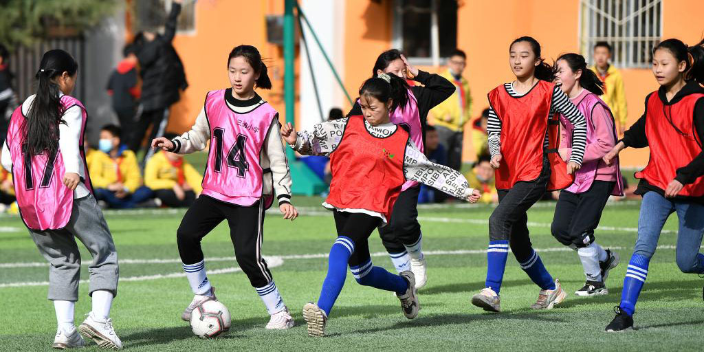 Escolas primárias e secundárias organizam atividades extracurriculares em Baoji, província de Shaanxi
