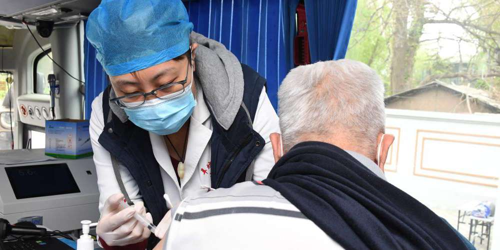 Beijing e Shanghai utilizam ônibus para agilizar vacinação contra COVID-19