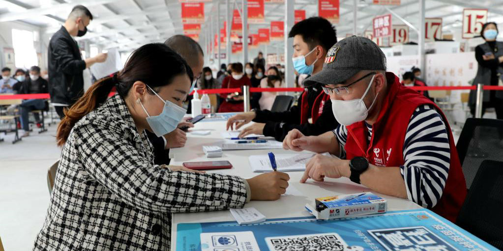 Shanghai inicia vacinação contra COVID-19 para compatriotas de Taiwan