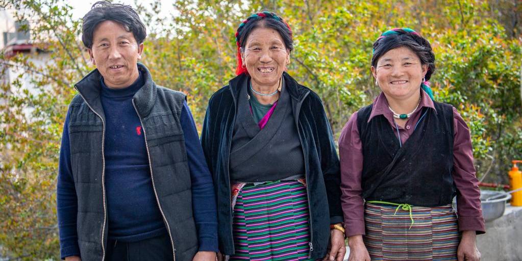Ex-servo desfruta de vida feliz com a família no Tibet