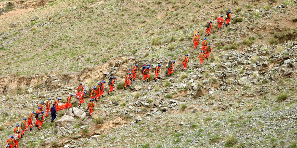 Termina trabalho de resgate após maratona de montanha deixar 21 mortos no noroeste da China