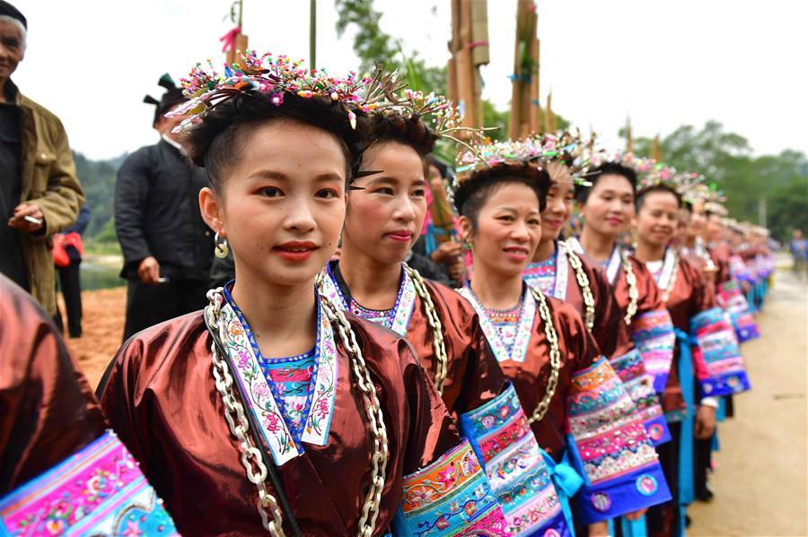 Etnia Dong celebra Festival da Colheita em Guangxi, sul da China_portuguese.xinhuanet.com