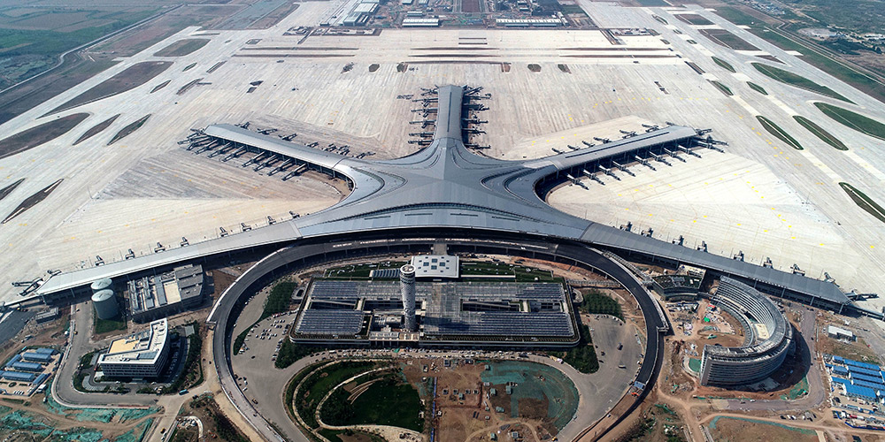 Aeroporto Internacional de Qingdao Jiaodong em construção na província de Shandong