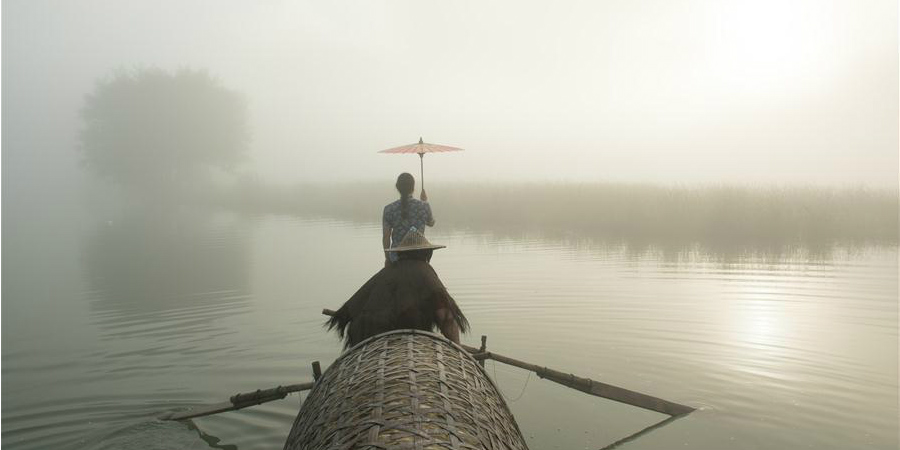 Casal trabalha como "modelos de pesca" na cidade de Xiaya, Zhejiang