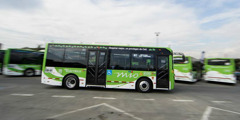26 ônibus elétricos de fabricação chinesa entram no sistema de transporte coletivo em Cáli, Colômbia