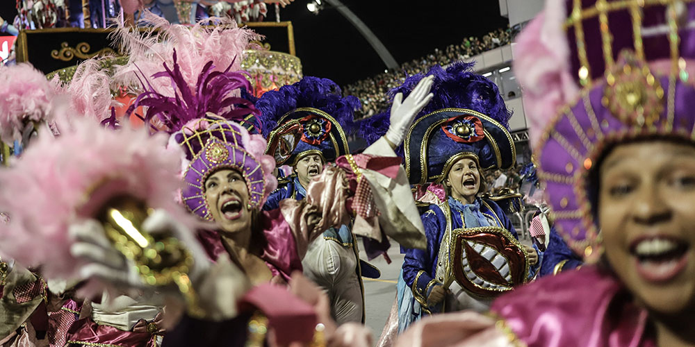 Diversidade cultural exibida no carnaval de São Paulo